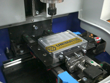 Станок фрезерный с числовым программным управлением, оснащенный щитком-экраном из оргстекла – портал поставщиков НСППО - 5